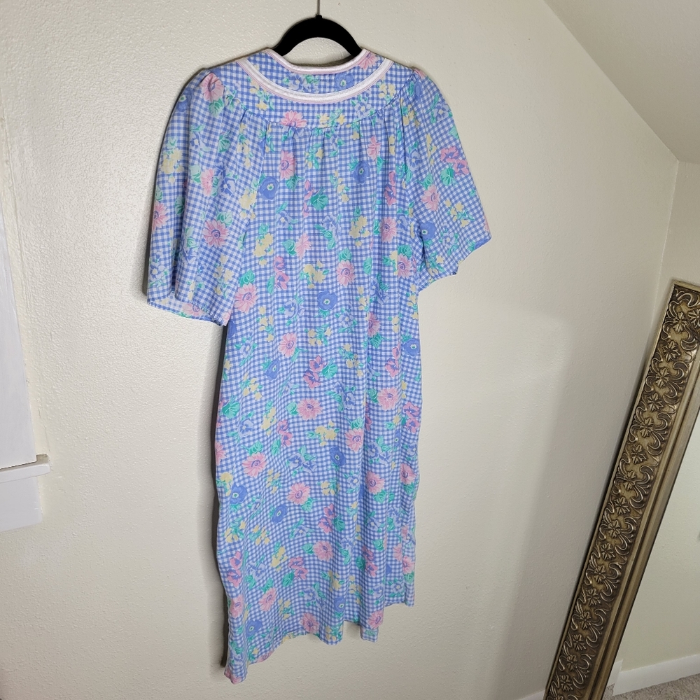 Vintage Floral Robe - Picture 8 of 10
